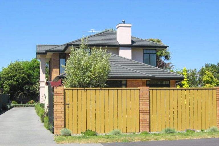 Photo of property in 14 Hampton Place, Burnside, Christchurch, 8053