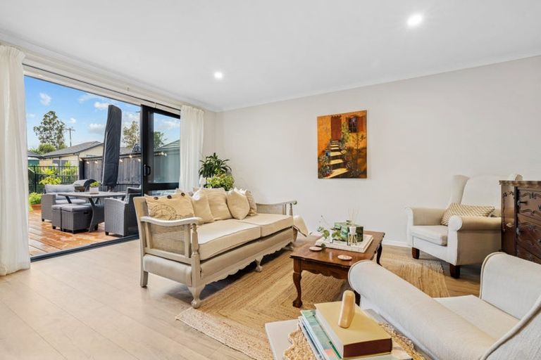 Photo of property in 9 Metoriti Crescent, Karaka, 2124