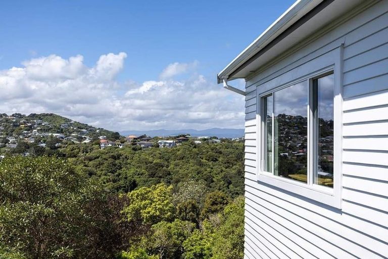 Photo of property in 2/27 Winston Street, Crofton Downs, Wellington, 6035