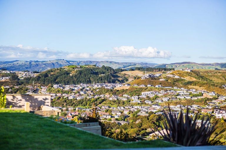 Photo of property in 14 Topsail Way, Whitby, Porirua, 5024