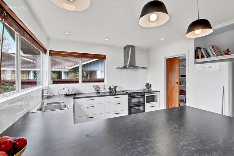 Photo of property in 15 Chilton Drive, Mairehau, Christchurch, 8052