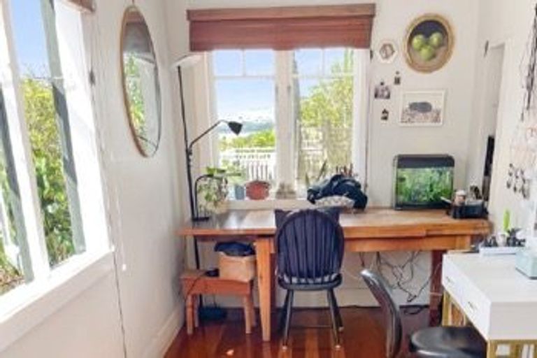 Photo of property in 23 Inkster Street, Birkenhead, Auckland, 0626