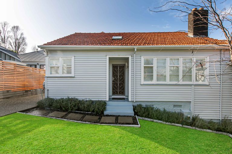 Photo of property in 31 Church Street, Northcote Point, Auckland, 0627