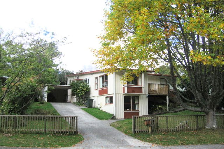 Photo of property in 8 Fendalton Crescent, Pinehaven, Upper Hutt, 5019