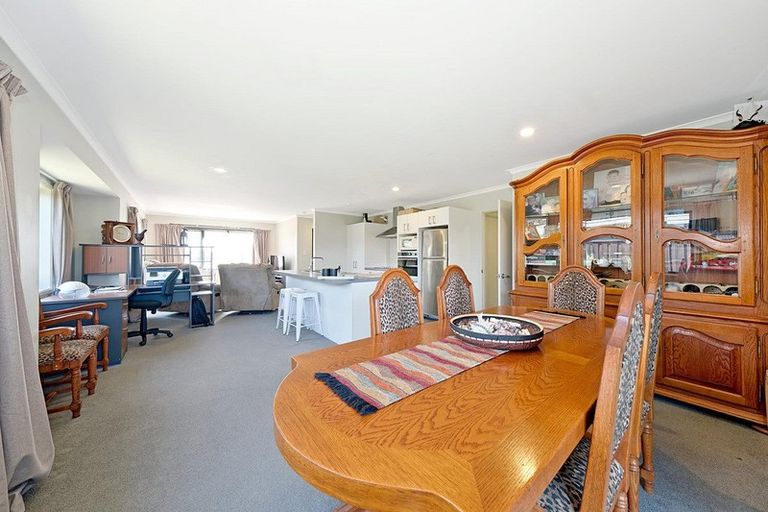 Photo of property in 66 Shillingford Boulevard, Rolleston, 7615