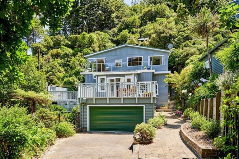 Photo of property in 37 Kotari Road, Days Bay, Lower Hutt, 5013