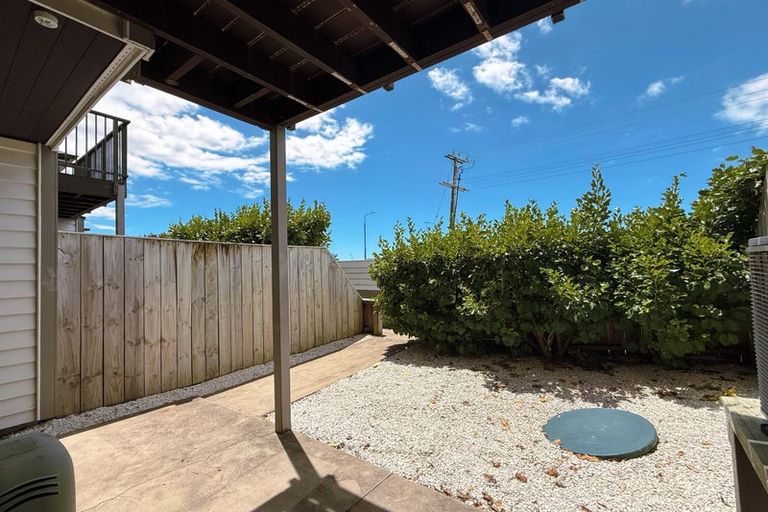 Photo of property in 10 Peony Mews, Oteha, Auckland, 0632