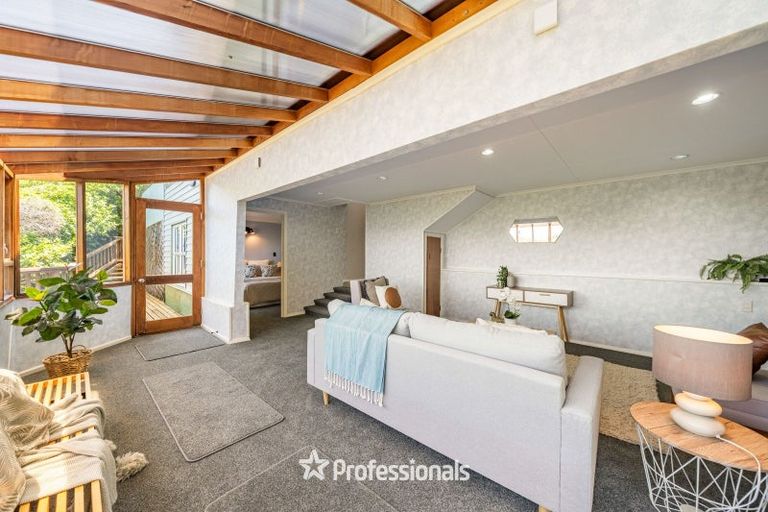 Photo of property in 2 Singers Road, Korokoro, Lower Hutt, 5012