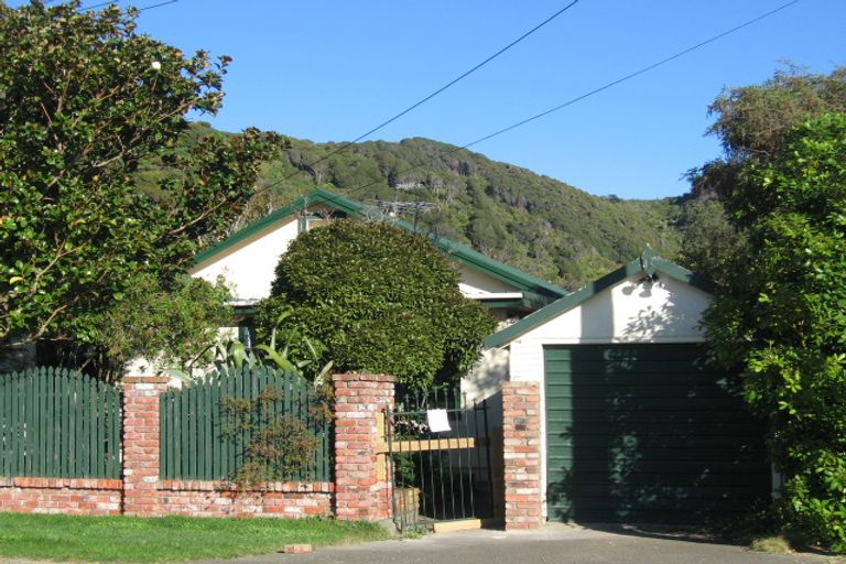 Photo of property in 3 Miro Street, Eastbourne, Lower Hutt, 5013