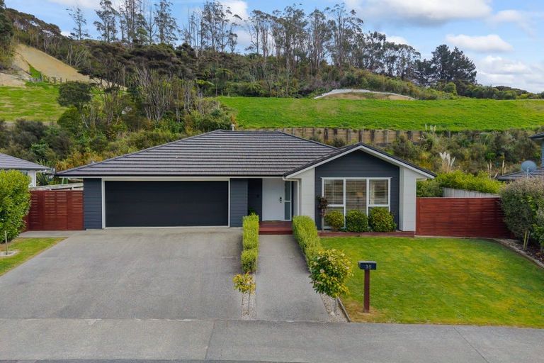 Photo of property in 35 Banks Boulevard, Whitby, Porirua, 5024