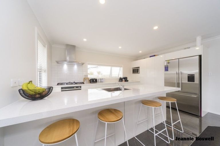 Photo of property in 14 Freedom Drive, Kelvin Grove, Palmerston North, 4414