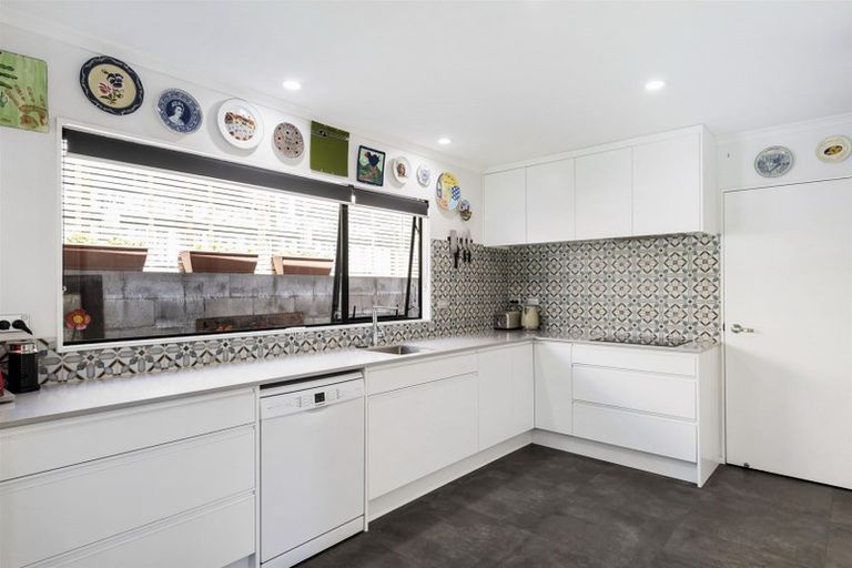 Photo of property in 1/45 Weatherly Road, Torbay, Auckland, 0630