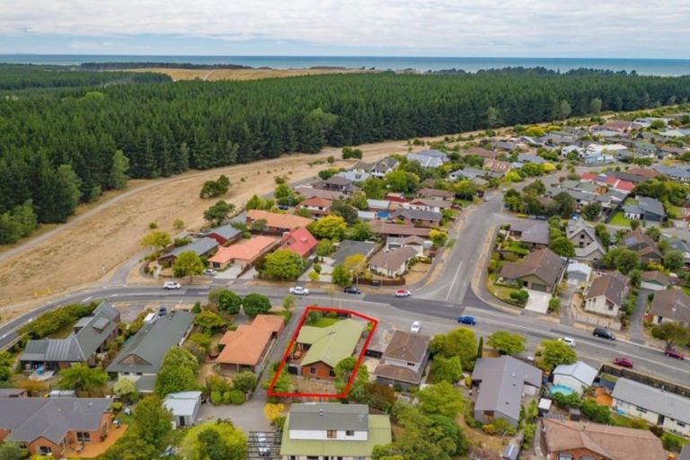 Photo of property in 265 Queenspark Drive, Parklands, Christchurch, 8083