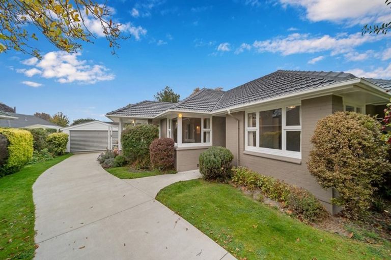 Photo of property in 10 Burnside Crescent, Burnside, Christchurch, 8053
