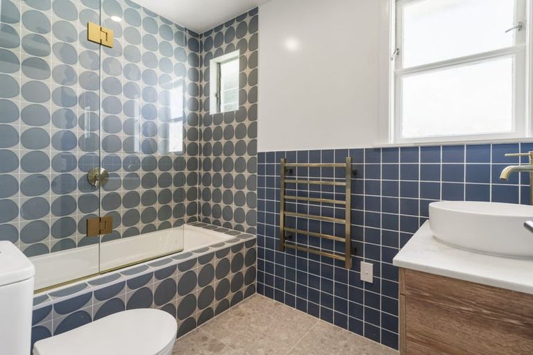 Photo of property in 24d Clinton Avenue, Te Atatu Peninsula, Auckland, 0610