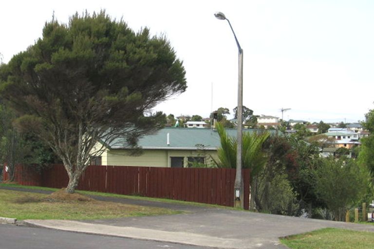 Photo of property in 17 Elizabeth Drive, West Harbour, Auckland, 0618