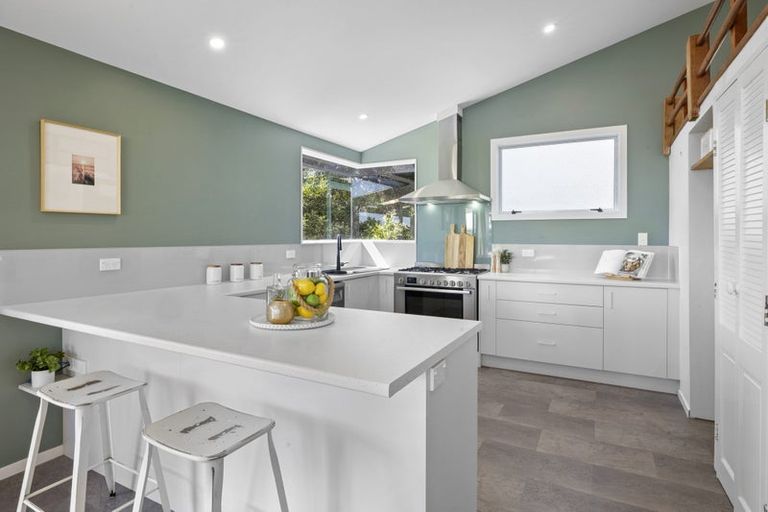 Photo of property in 28 Norwich Avenue, Spotswood, New Plymouth, 4310