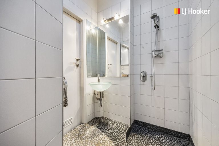 Photo of property in 85 Hargest Crescent, Saint Clair, Dunedin, 9012