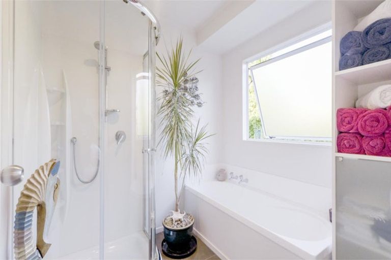 Photo of property in 24 Milan Drive, Glen Eden, Auckland, 0602