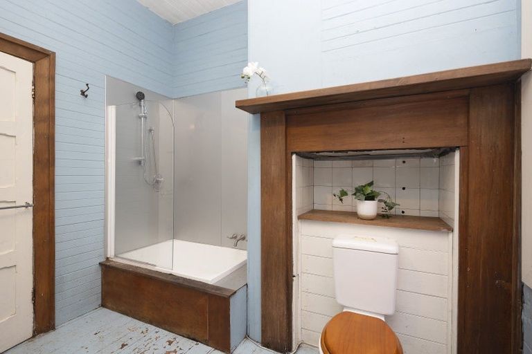 Photo of property in 35 Ferry Road, Days Bay, Lower Hutt, 5013