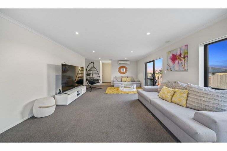 Photo of property in 14 Kereru Rise, Papakura, 2110