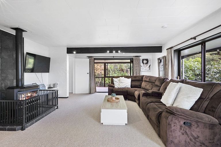 Photo of property in 14 Winstone Place, Highlands Park, New Plymouth, 4312