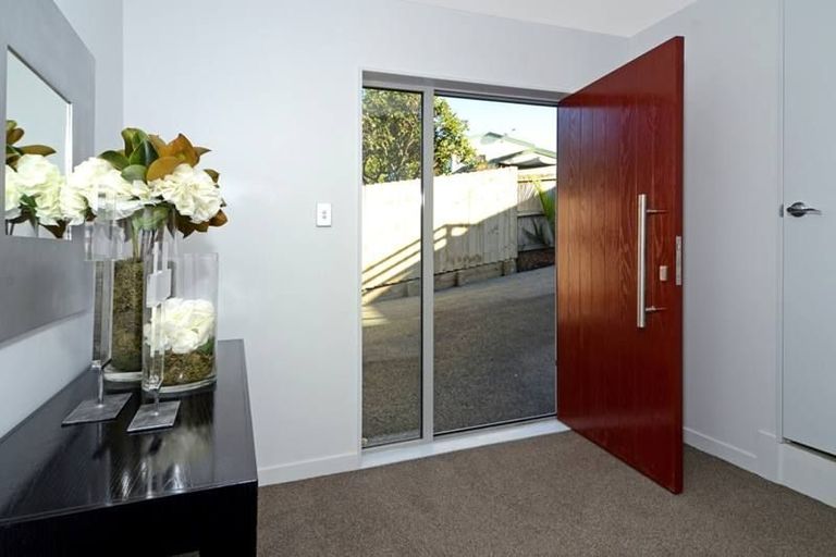 Photo of property in 557c Glenfield Road, Glenfield, Auckland, 0629