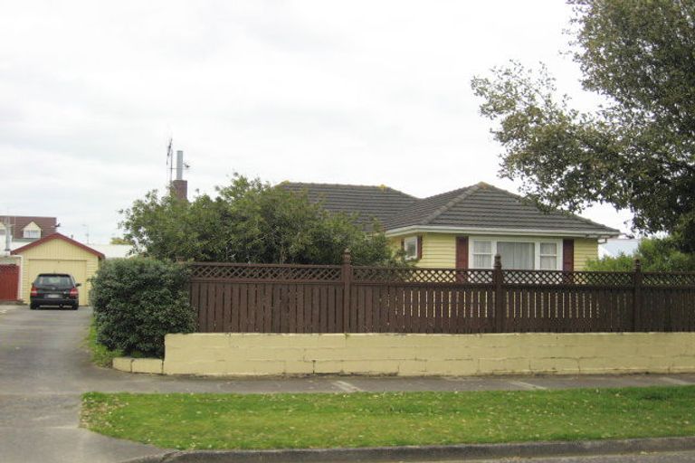 Photo of property in 19 Duke Street, Levin, 5510