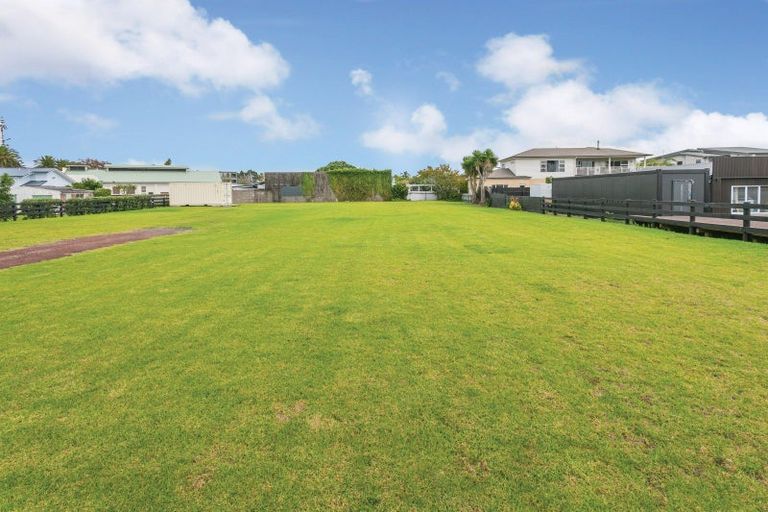 Photo of property in 17 The Esplanade, Whitianga, 3510
