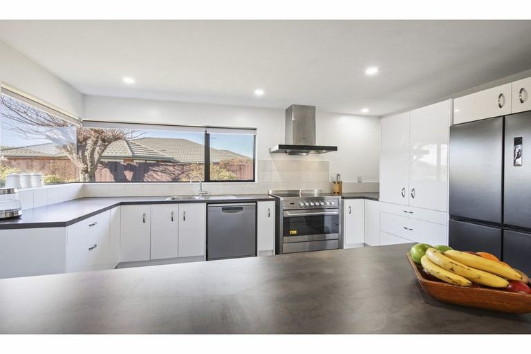 Photo of property in 1 Appleton Place, Woodend, 7610