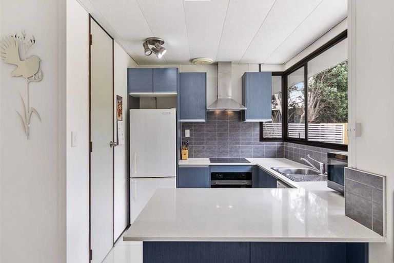 Photo of property in 2/18 Cypress Place, Sunnynook, Auckland, 0620