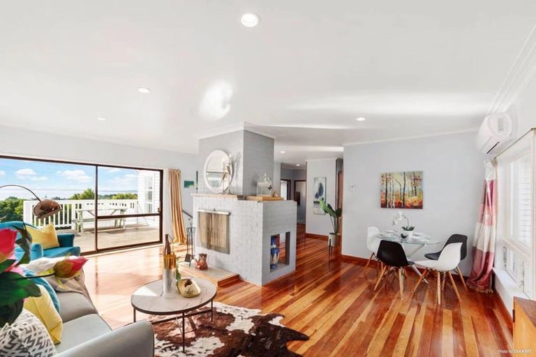 Photo of property in 505 East Coast Road, Murrays Bay, Auckland, 0630