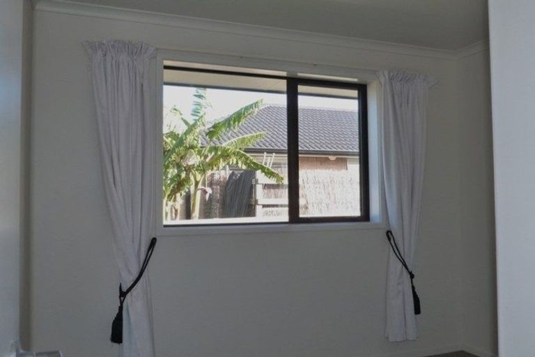 Photo of property in 32 Ocean View Rise, Ruakaka, 0116