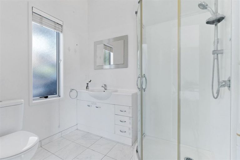 Photo of property in 28a Sycamore Drive, Sunnynook, Auckland, 0620