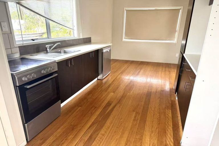 Photo of property in 33 Kilkelly Avenue, Pinehill, Auckland, 0632