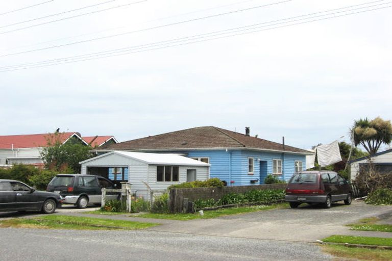 Photo of property in 17 Pakington Street, Westport, 7825