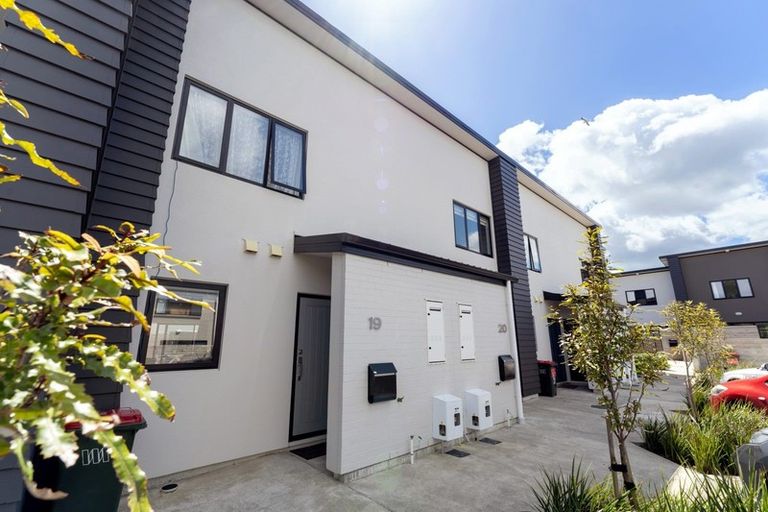 Photo of property in 19/9 Surrey Street, Tawa, Wellington, 5028