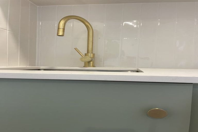 Photo of property in 60 Kauri Point Road, Laingholm, Auckland, 0604