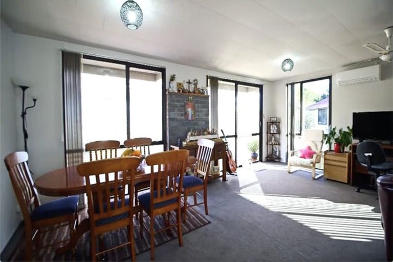 Photo of property in 1/29 Devonshire Road, Unsworth Heights, Auckland, 0632