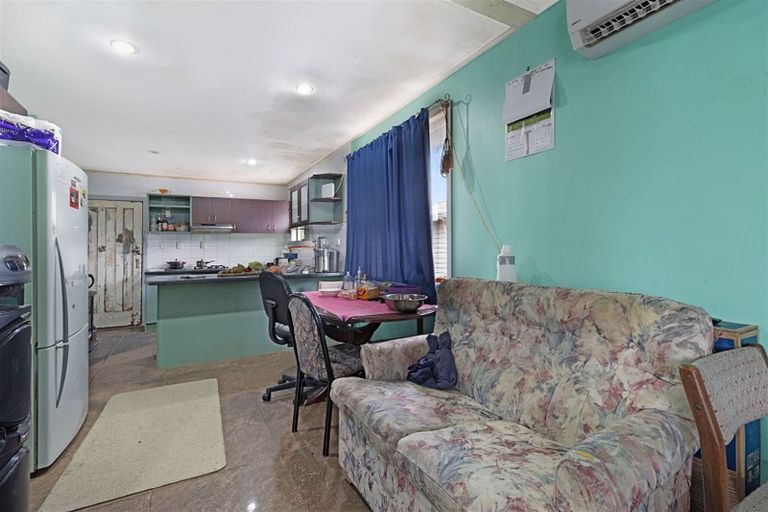 Photo of property in 97 Cobham Crescent, Kelston, Auckland, 0602