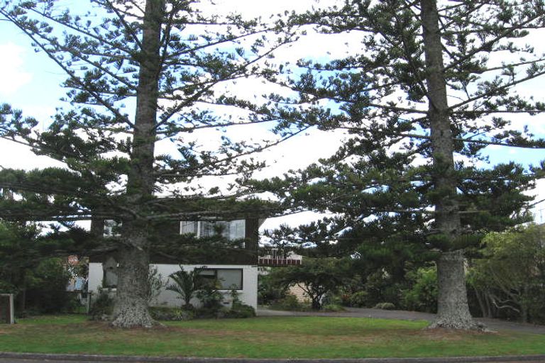 Photo of property in 2/29 Rangitoto Terrace, Milford, Auckland, 0620