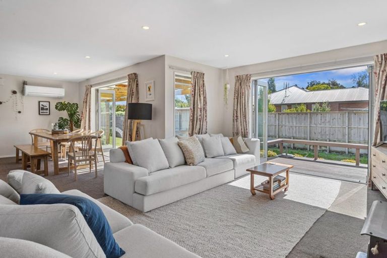 Photo of property in 2 Stonebridge Lane, Oxford, 7430