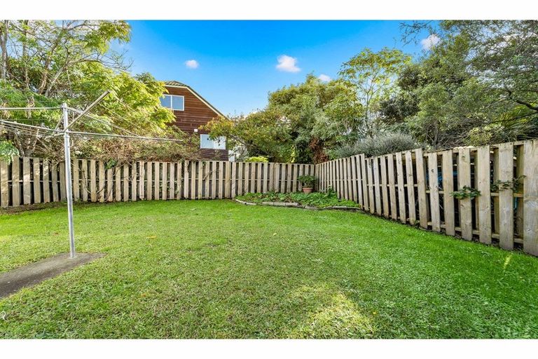 Photo of property in 2/53 Richards Avenue, Forrest Hill, Auckland, 0620