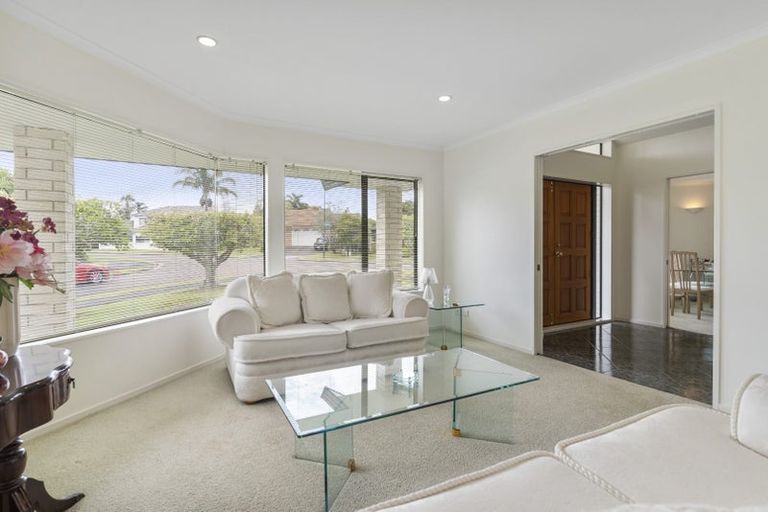 Photo of property in 2 Pat O'connor Place, Manurewa, Auckland, 2105