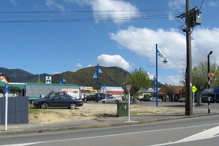 Photo of property in 2 Waikawa Road, Picton, 7220