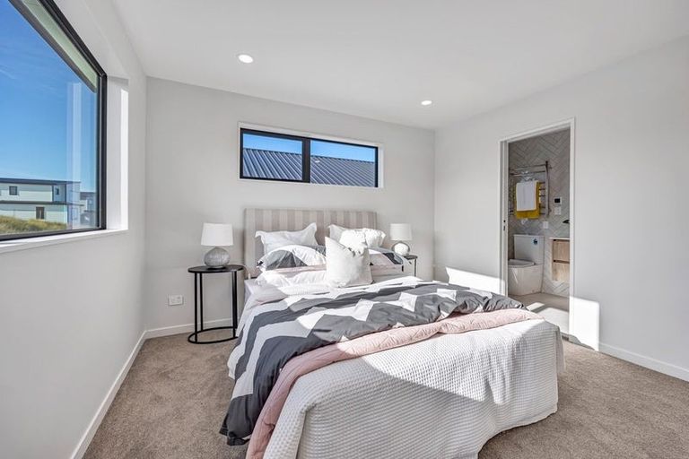 Photo of property in 14 Pakirikiri Street, Long Bay, Auckland, 0630