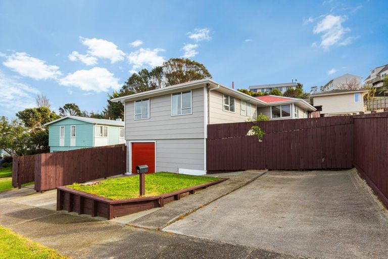 Photo of property in 13 Sombrero View, Ascot Park, Porirua, 5024