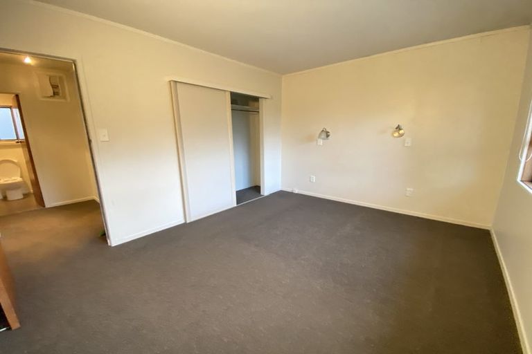Photo of property in 1/6 Kathleen Street, Totara Vale, Auckland, 0627