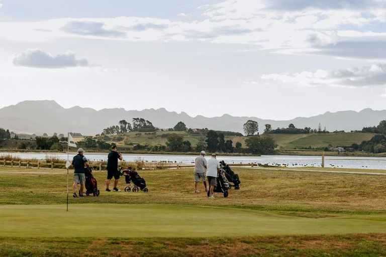 Photo of property in 5 Links View Drive, Omokoroa, 3114