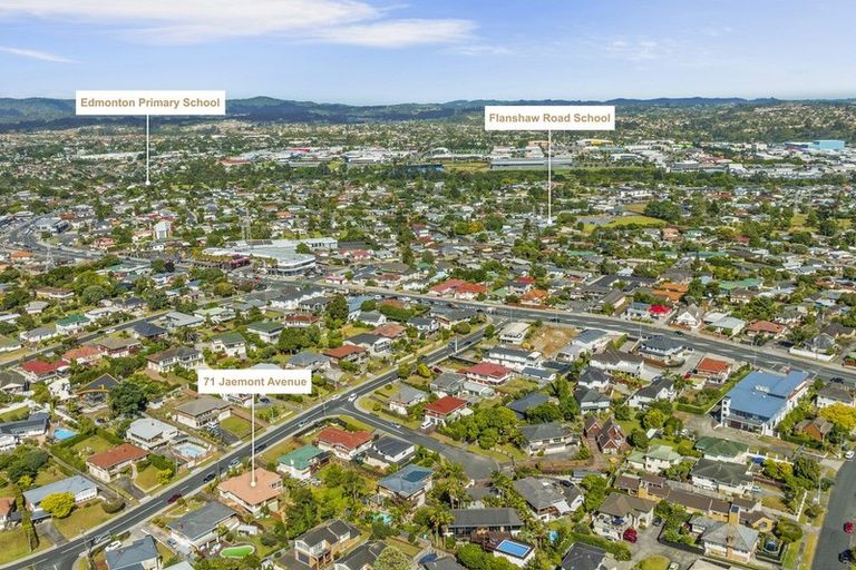 Photo of property in 71 Jaemont Avenue, Te Atatu South, Auckland, 0610